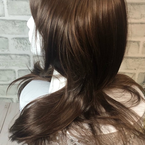 Brown Layered Medium Length Wig with Sweeping Bangs - New, never worn - Picture 4 of 5